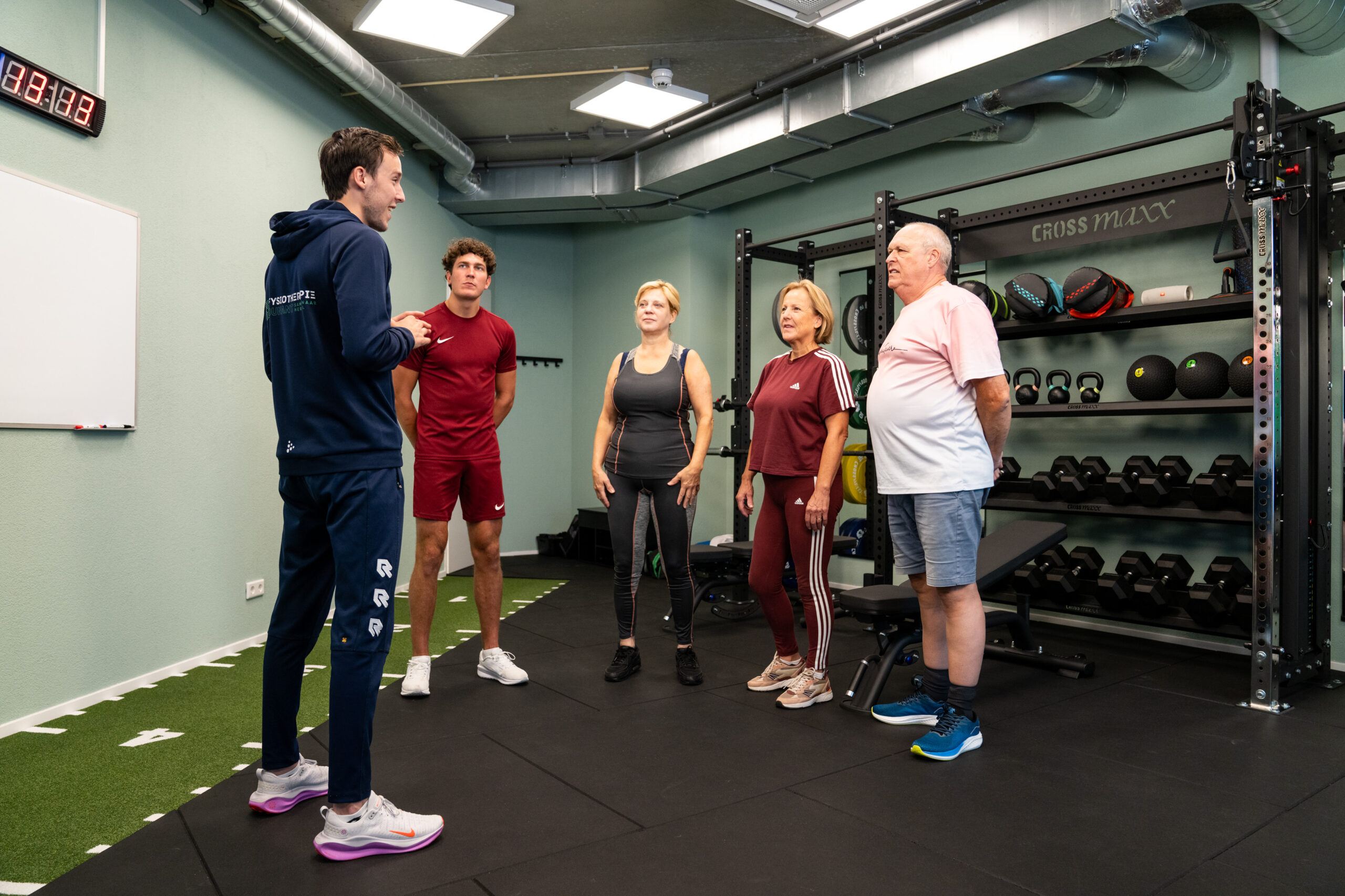 SeniorFit uitleg en begeleiding door Stijn bij Fysiotherapie Dunant